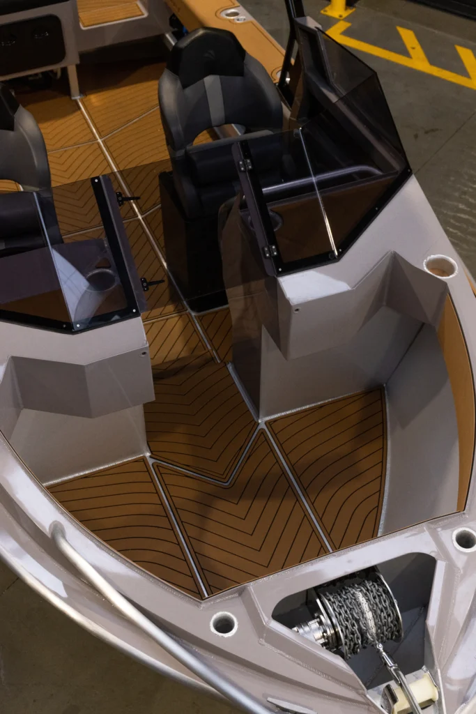 Flyfin 1900BF bow fisher