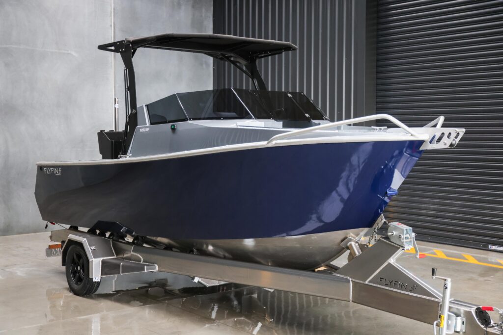 Flyfin bow fisher 1900 6m boat