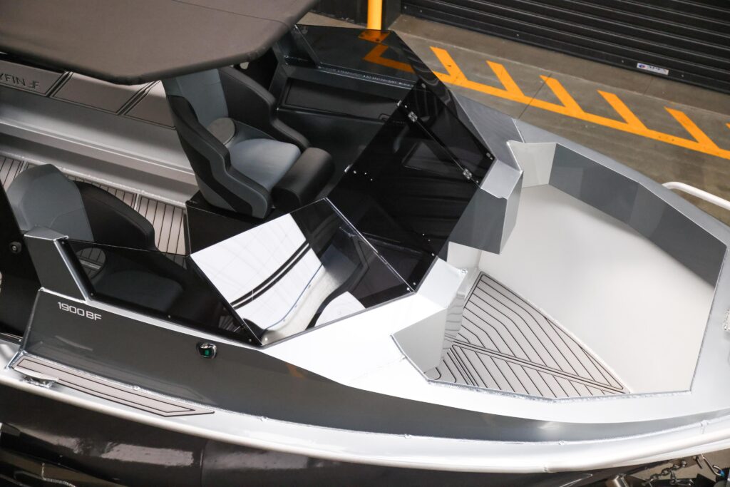 Flyfin 1900BF | 5.9M