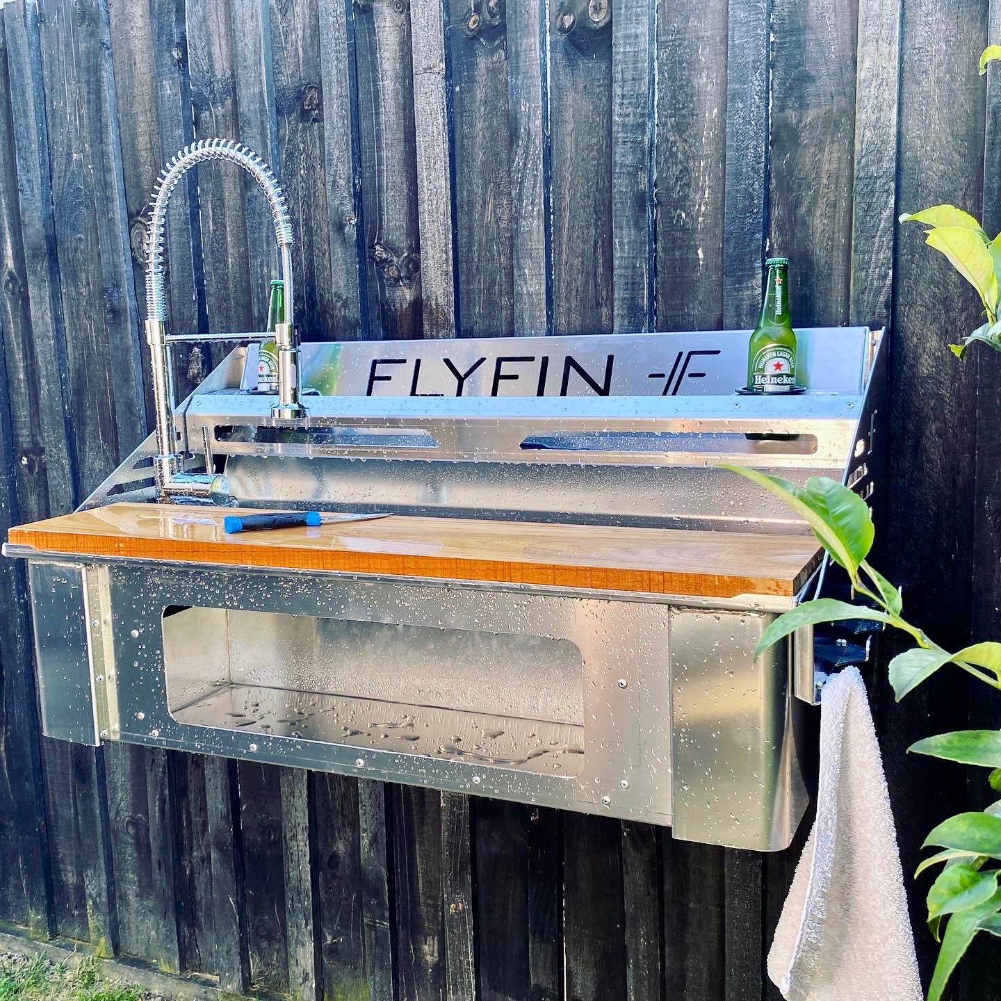 Wall hung filleting station