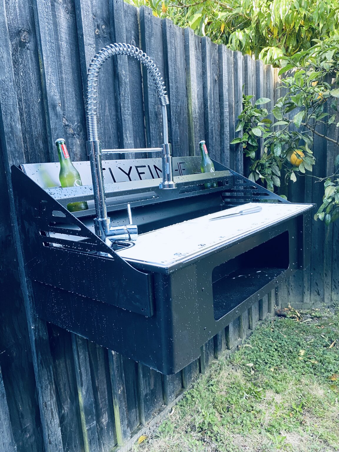 Wall hung filleting station