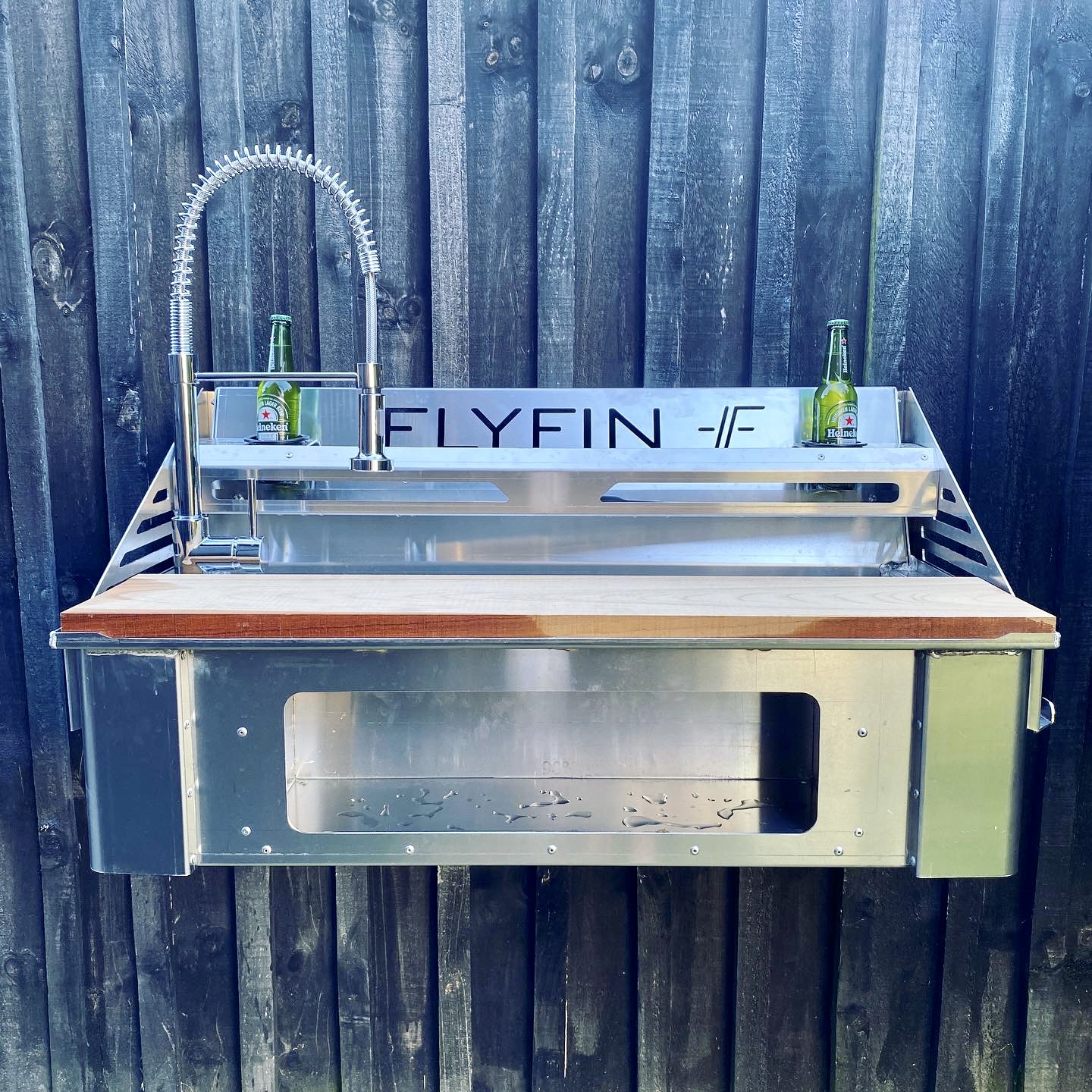 Wall hung filleting station